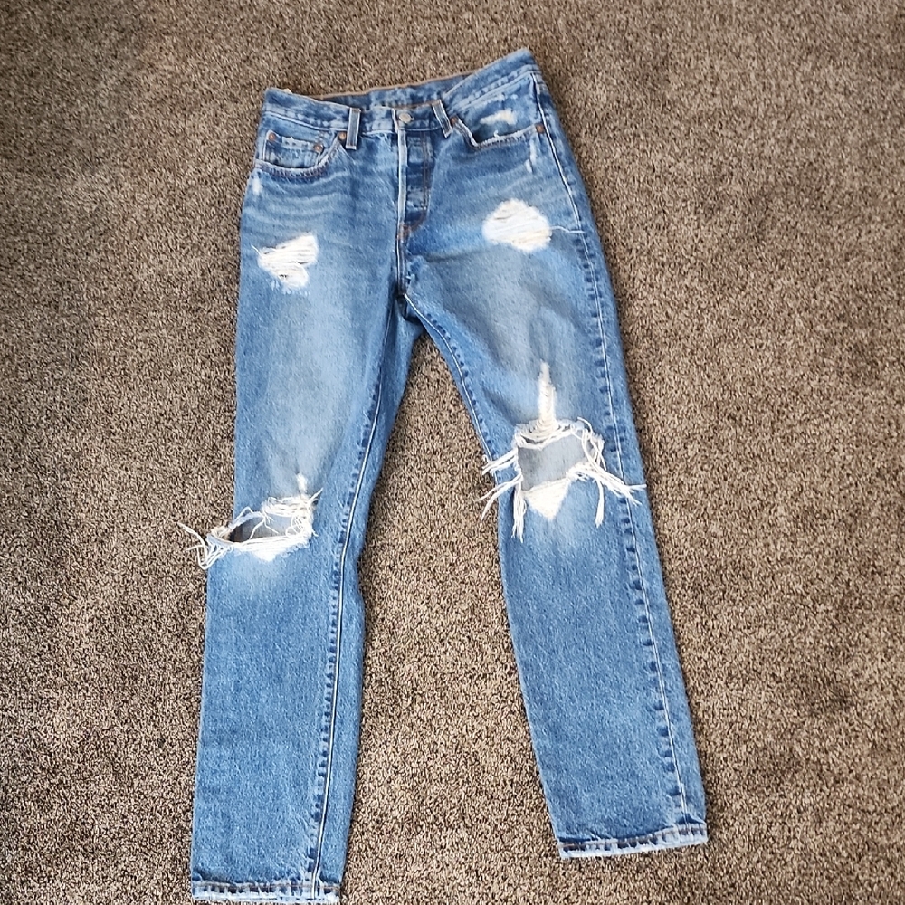 Levi's Distressed Jeans, Size 28. - Picture 7 of 7